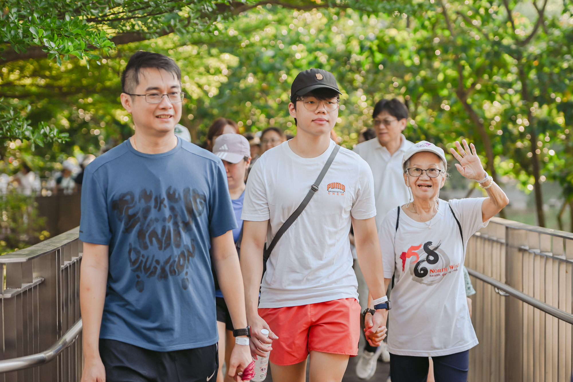 近千人响应家庭健走,偕老扶幼全家参与,而每人完成的每一公里,都将有企业配对捐出十新元予慈济基金会(新加坡)。摄/ 黎东兴